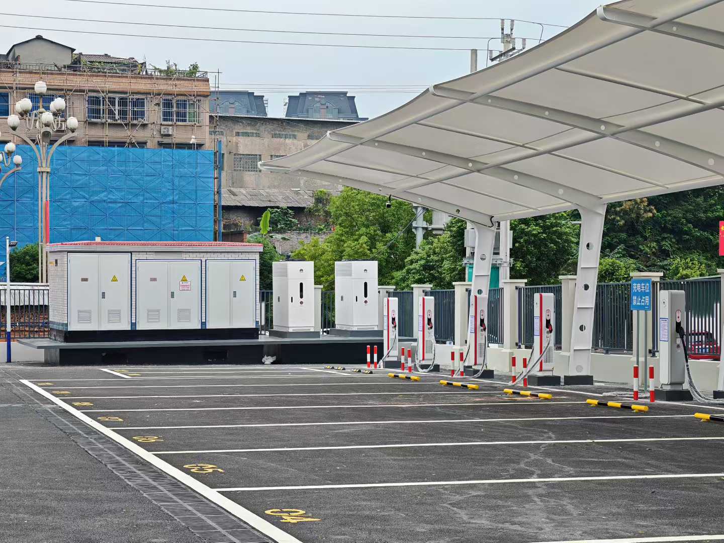 犍为凤凰社区华为充电站(图1)