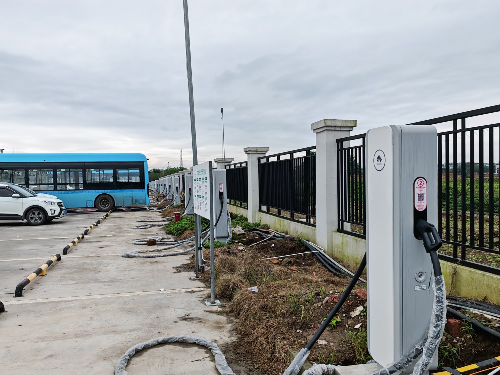 峨眉山滨湖东路华为充电站(图1)