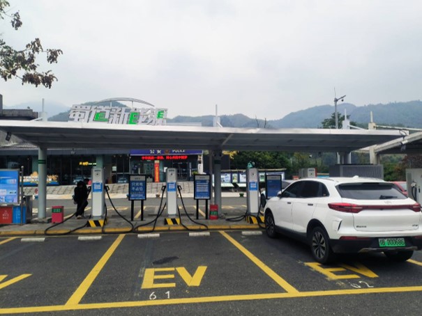 四川雅安蜀道天全华为液冷超充站项目 【高速公路】雅安天全服务区华为液冷超充站(图1)